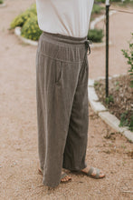 Load image into Gallery viewer, Olivia Wide Leg Pants